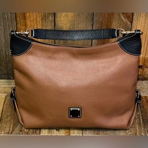 🤎EUC🤎Dooney & Bourke Brown Leather Shoulder Bag.